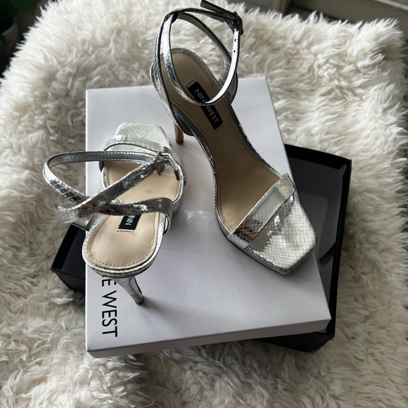 Silver Nine West high heels - Picture 6 of 7